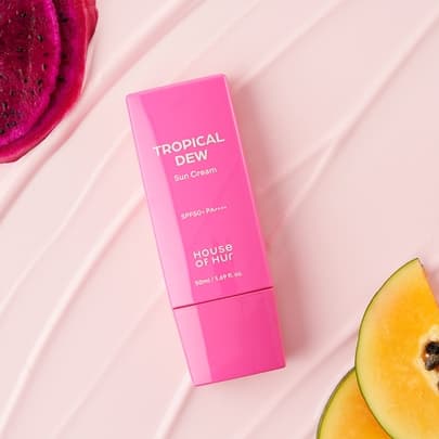 Солнцезащитный крем с легким тон-ап эффектом Tropical Dew Sun Cream